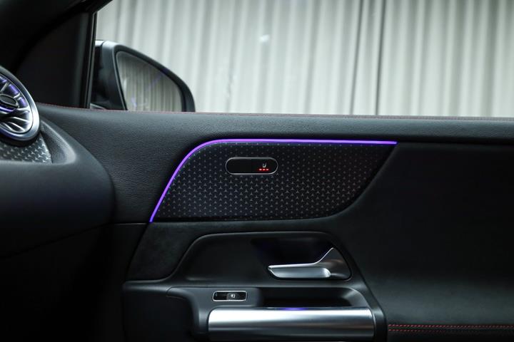 Sort Mercedes EQA250+ fra 2025