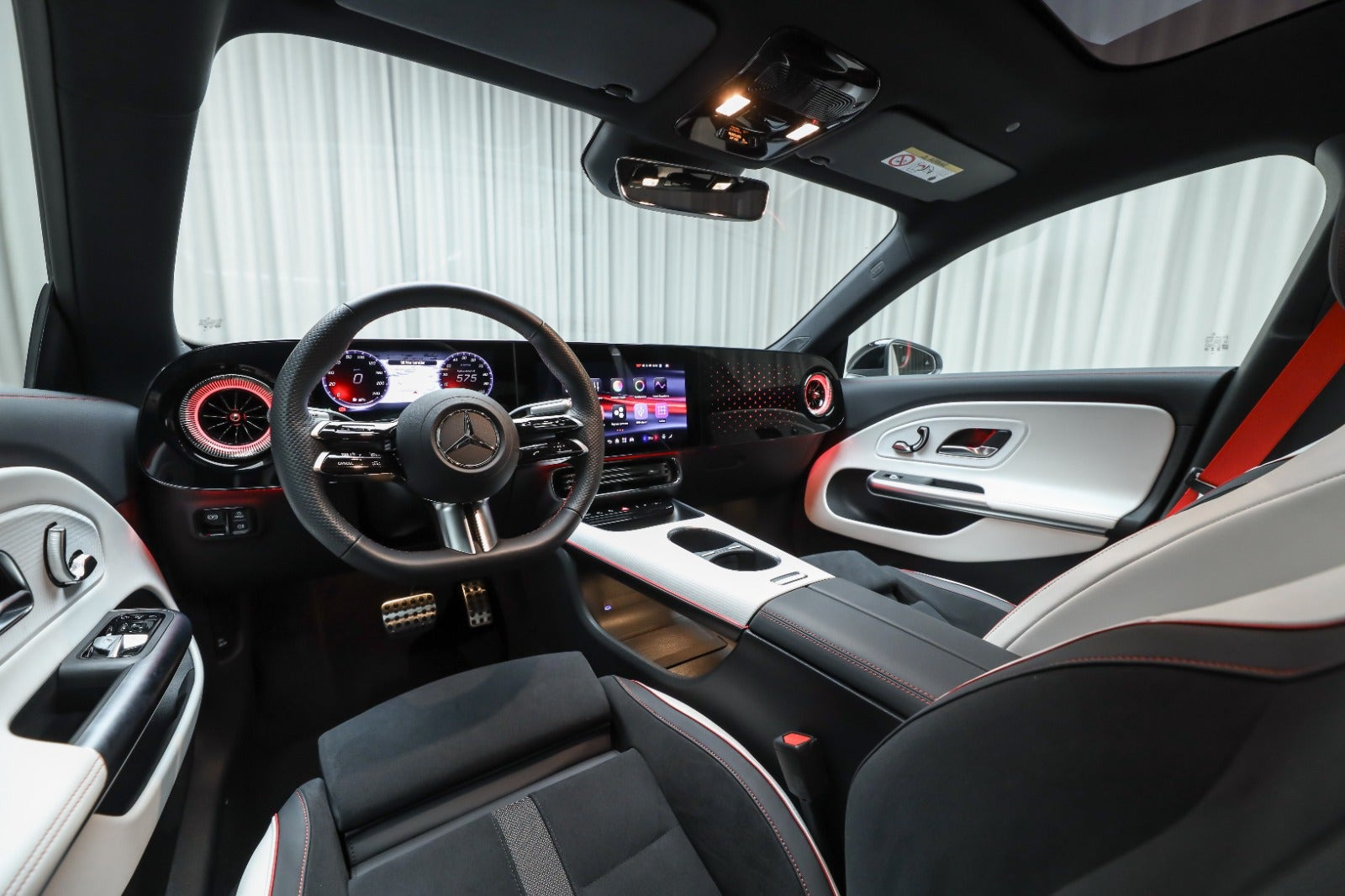 Hvid Mercedes CLA250+ fra 2025