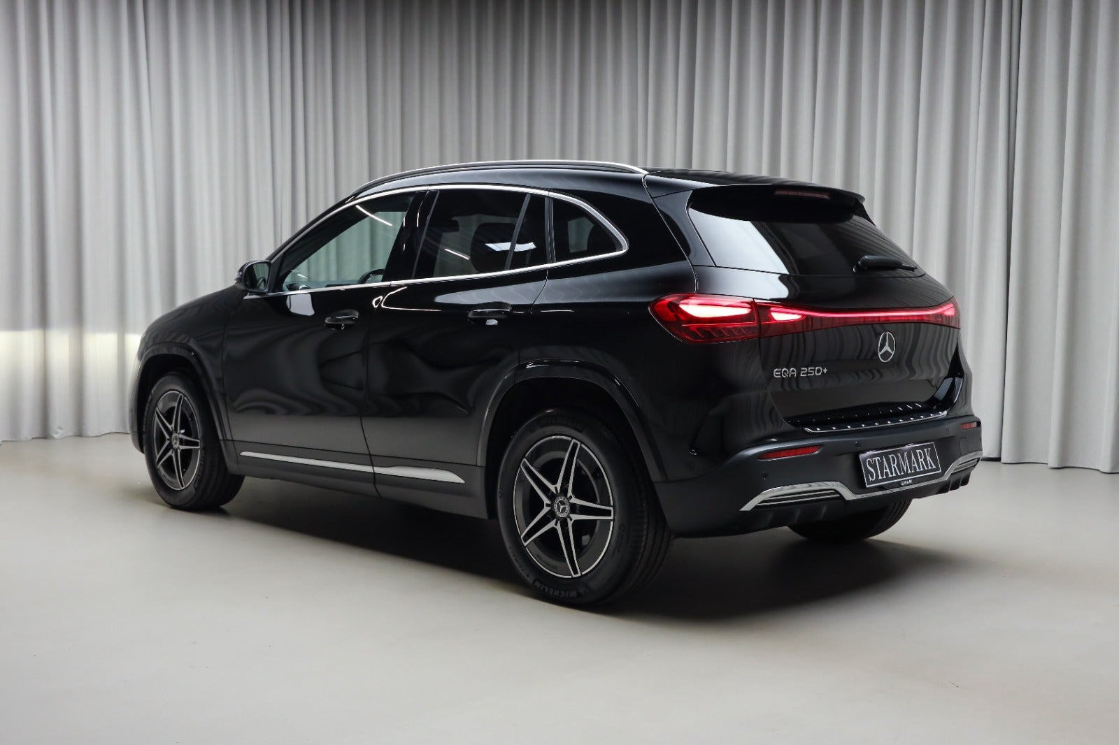 Sort Mercedes EQA250+ fra 2025
