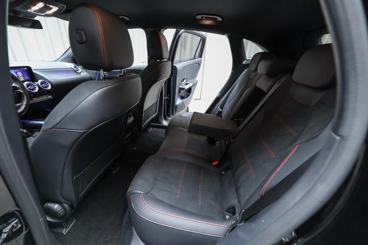 Sort Mercedes EQA250+ fra 2025