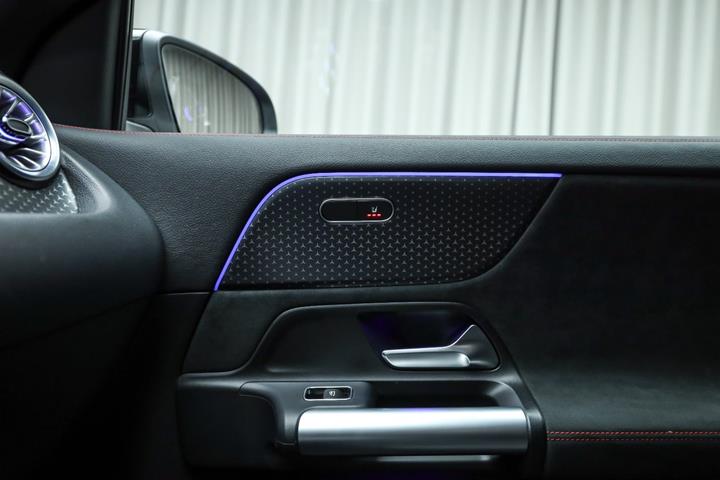 Sort Mercedes EQA250+ fra 2025