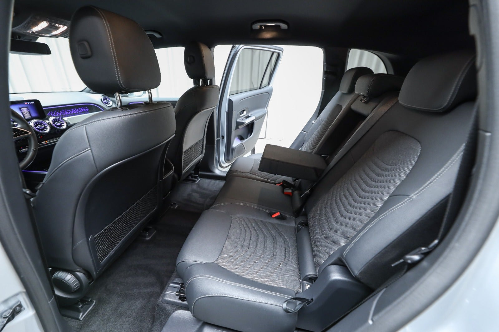 Sølv Mercedes EQB250+ fra 2026