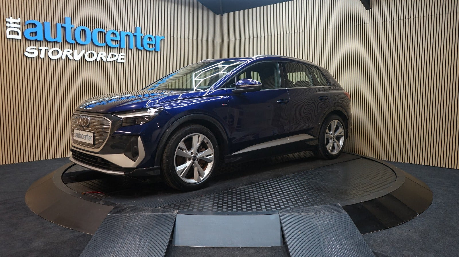 Blå Audi Q4 e-tron fra 2023