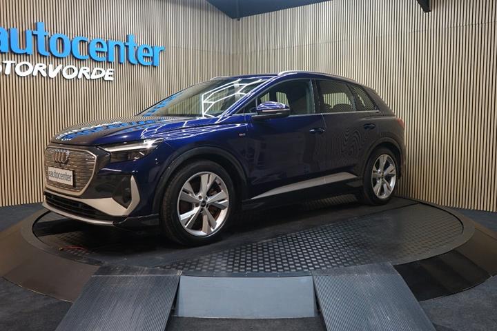 Blå Audi Q4 e-tron fra 2023
