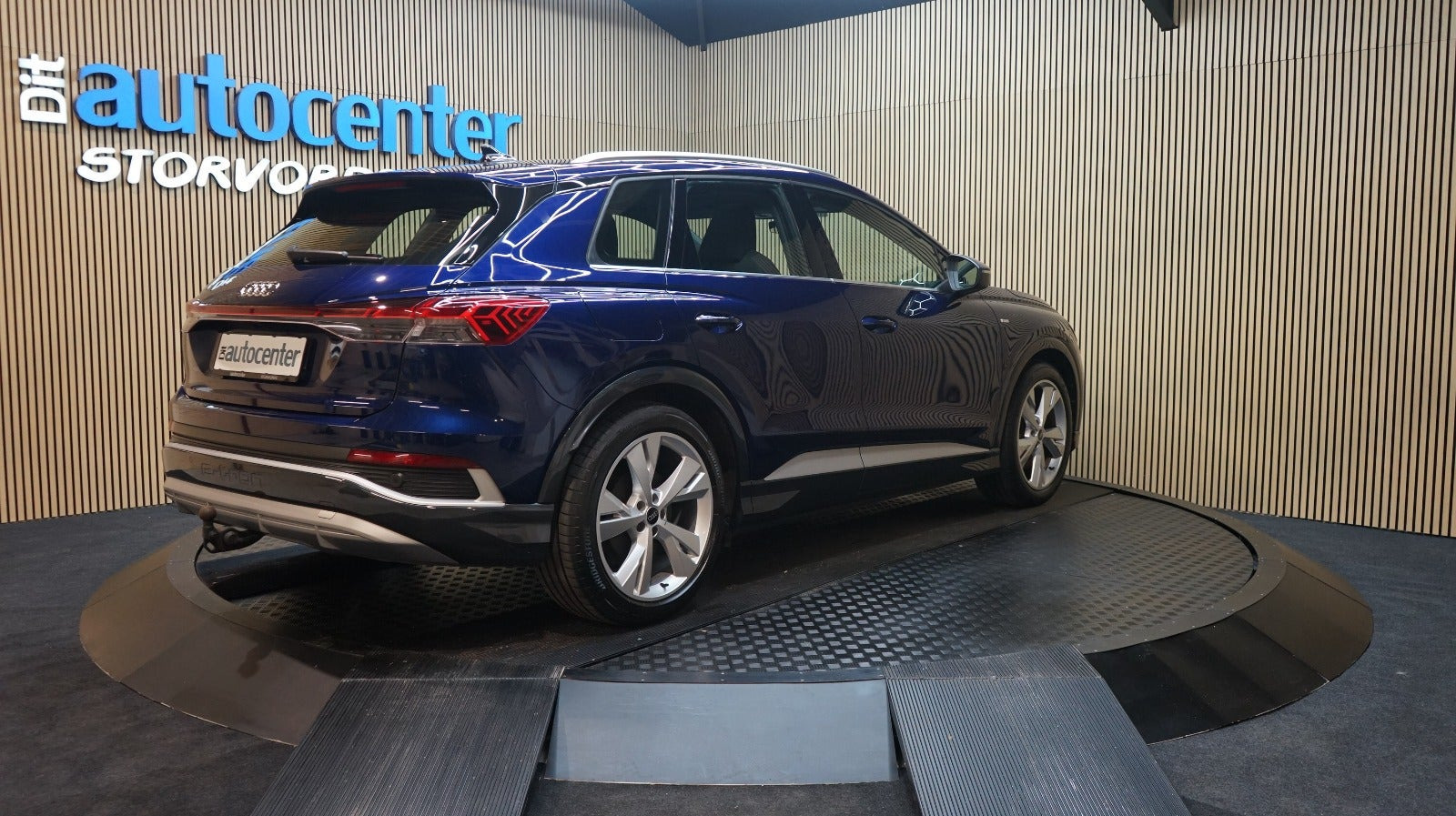 Blå Audi Q4 e-tron fra 2023