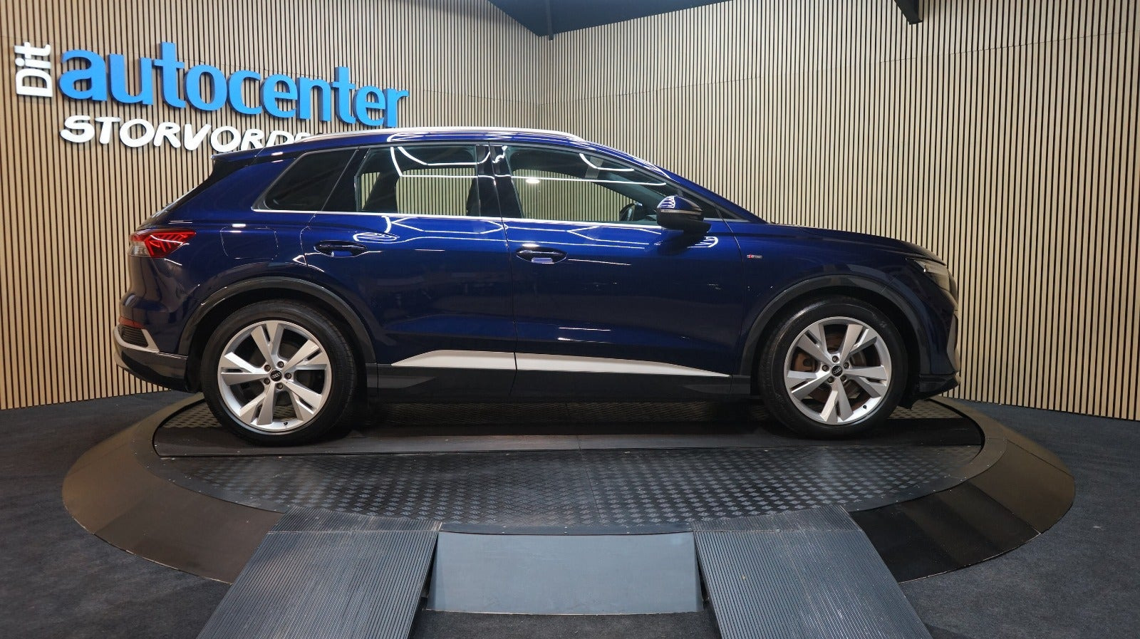 Blå Audi Q4 e-tron fra 2023