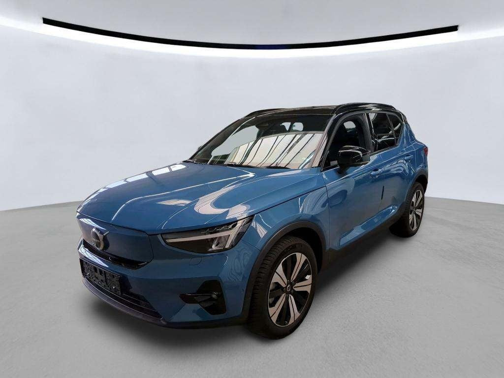 Blå Volvo XC40 fra 2023