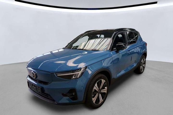 Blå Volvo XC40 fra 2023