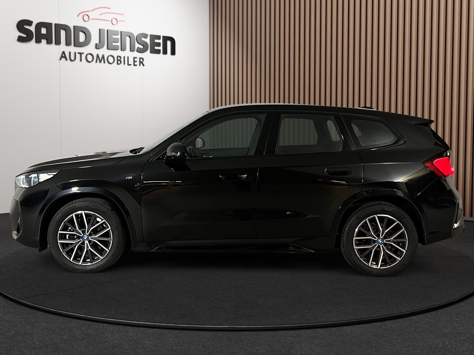 Sort BMW iX1 fra 2023