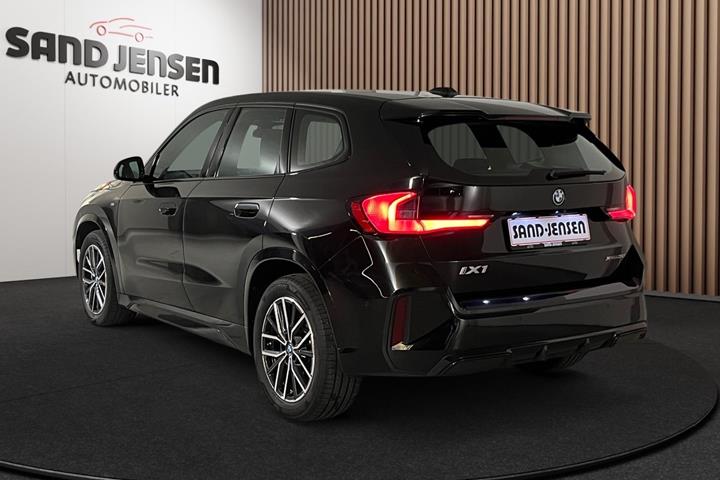 Sort BMW iX1 fra 2023