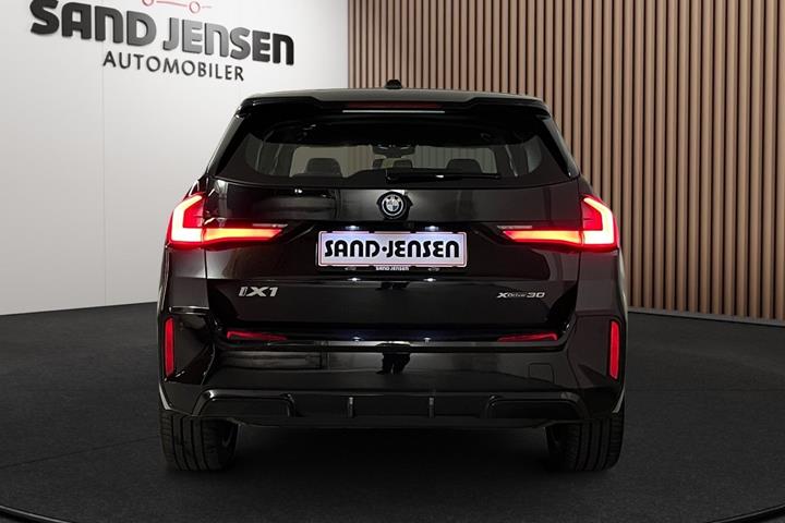 Sort BMW iX1 fra 2023