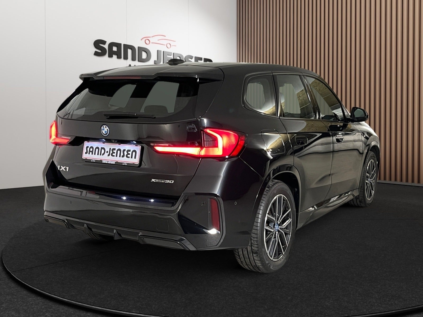 Sort BMW iX1 fra 2023