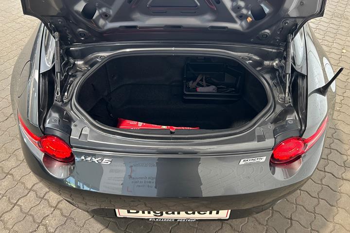 Sort Mazda MX-5 fra 2017