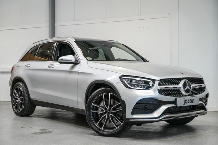 Sølv Mercedes GLC300 d fra 2020