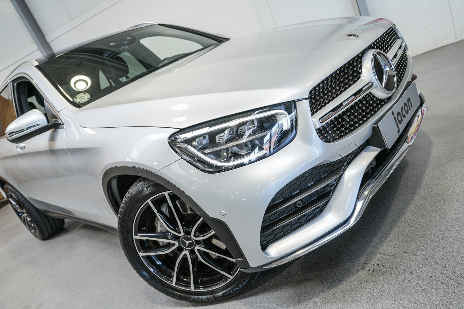 Sølv Mercedes GLC300 d fra 2020