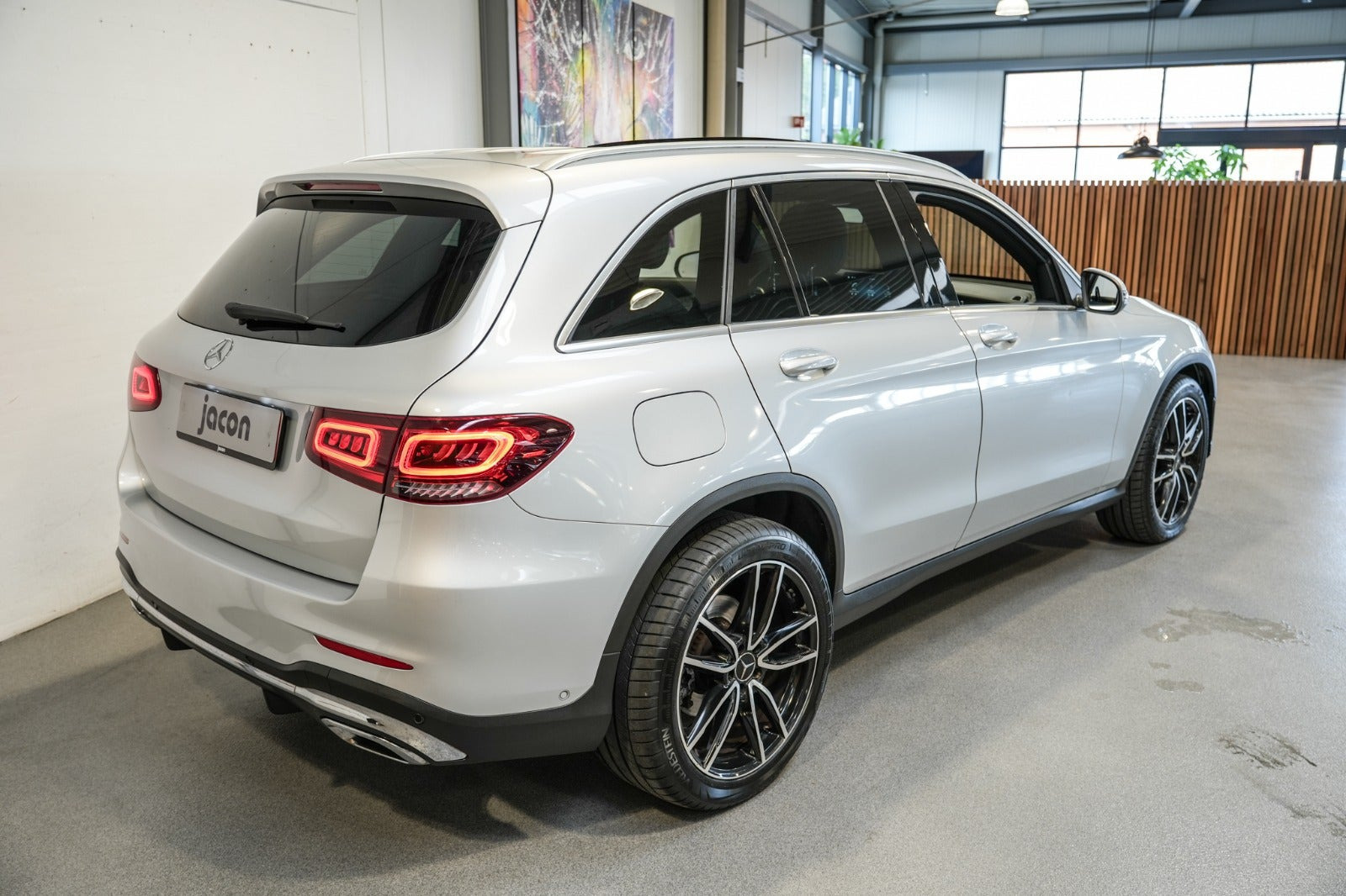 Sølv Mercedes GLC300 d fra 2020