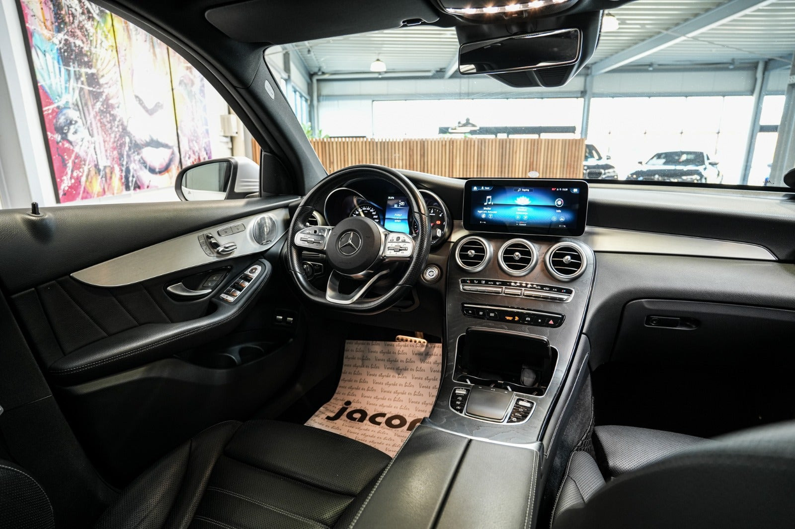 Sølv Mercedes GLC300 d fra 2020