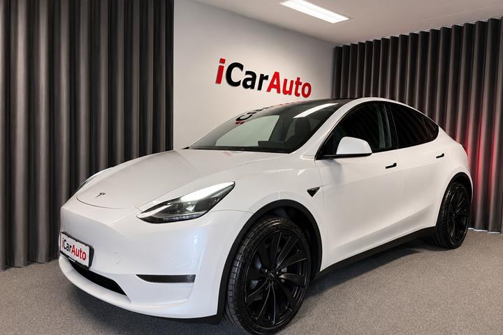 Hvid Tesla Model Y fra 2022