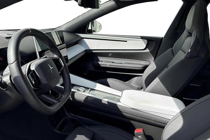 Hvid Polestar 4 fra 2025