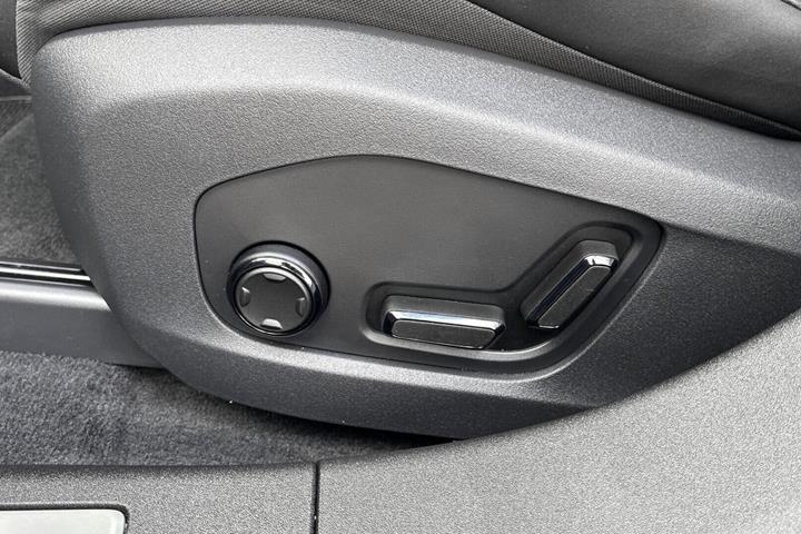 Hvid Polestar 4 fra 2025