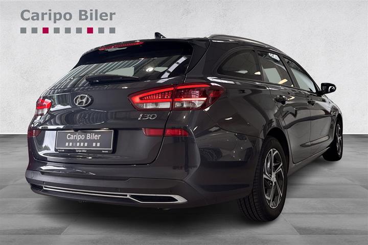Grå Hyundai i30 fra 2022