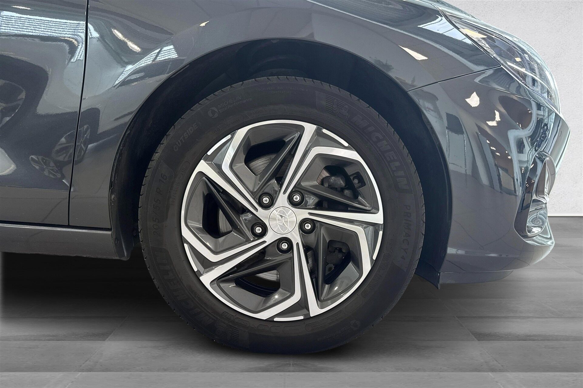Grå Hyundai i30 fra 2022