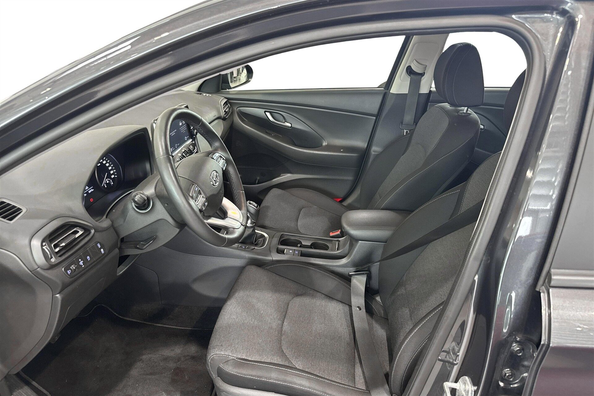 Grå Hyundai i30 fra 2022