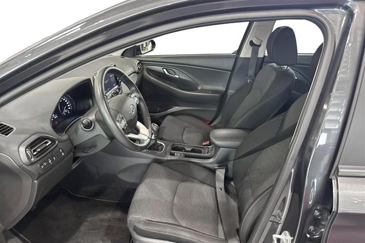 Grå Hyundai i30 fra 2022