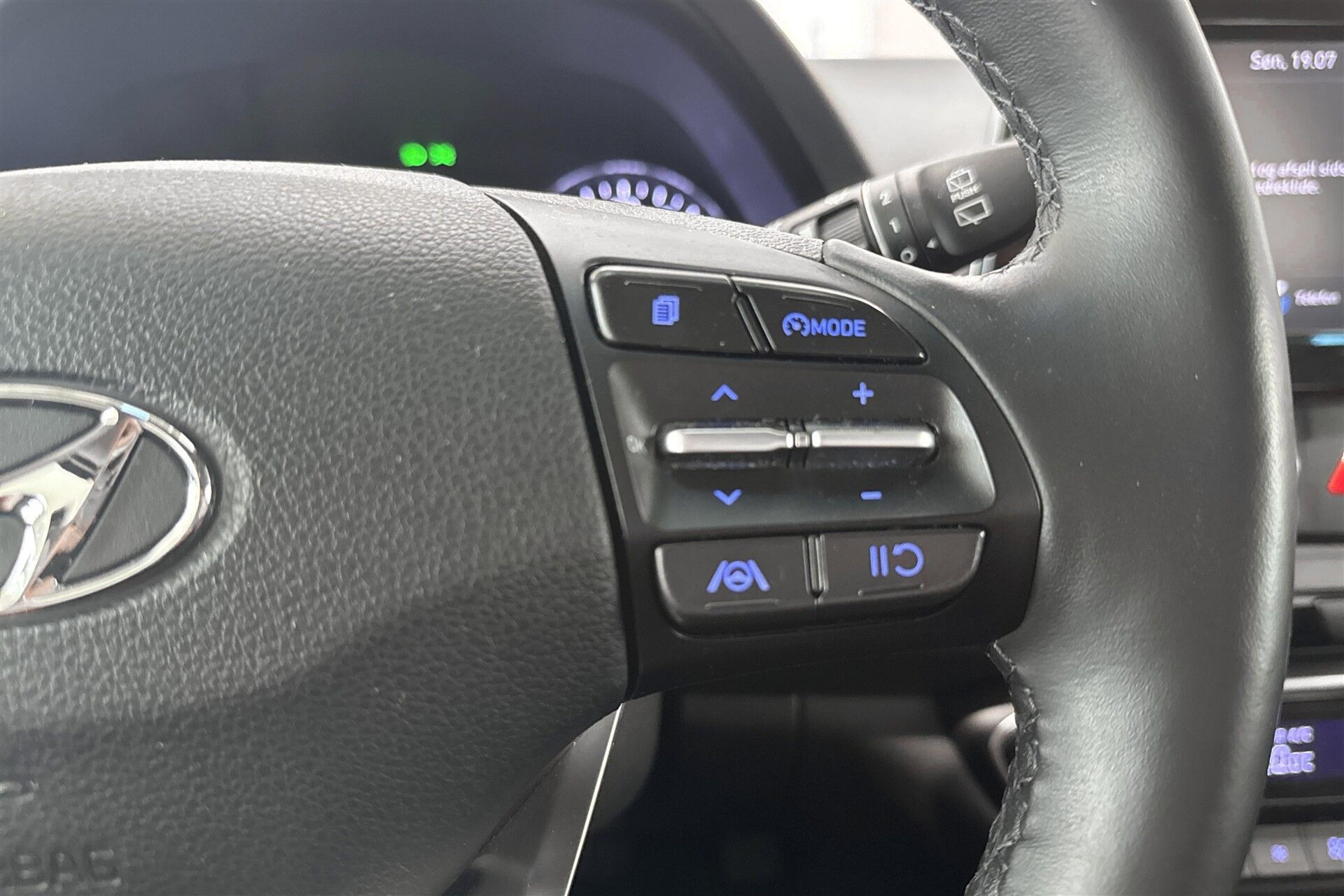 Grå Hyundai i30 fra 2022