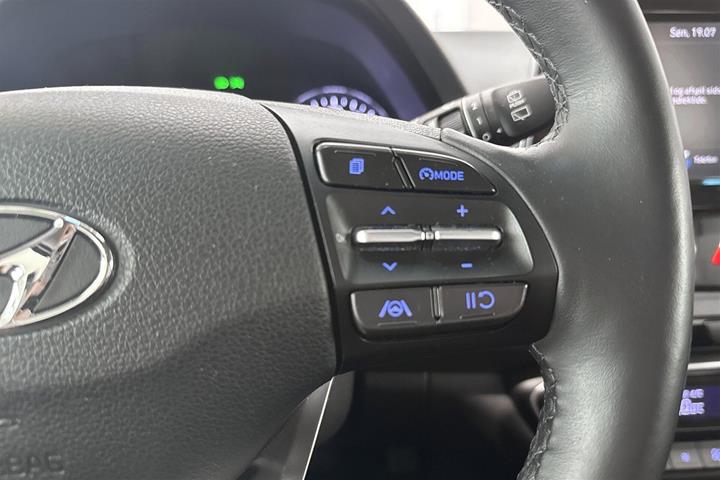 Grå Hyundai i30 fra 2022