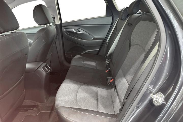 Grå Hyundai i30 fra 2022