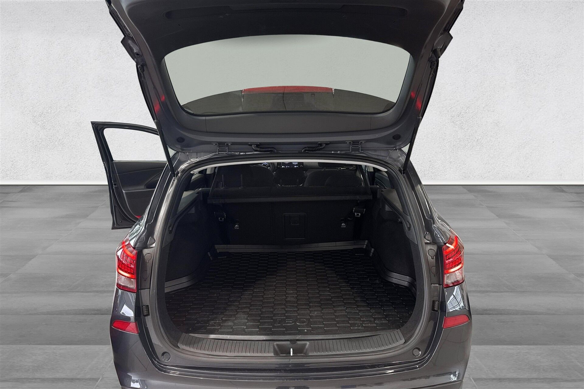 Grå Hyundai i30 fra 2022