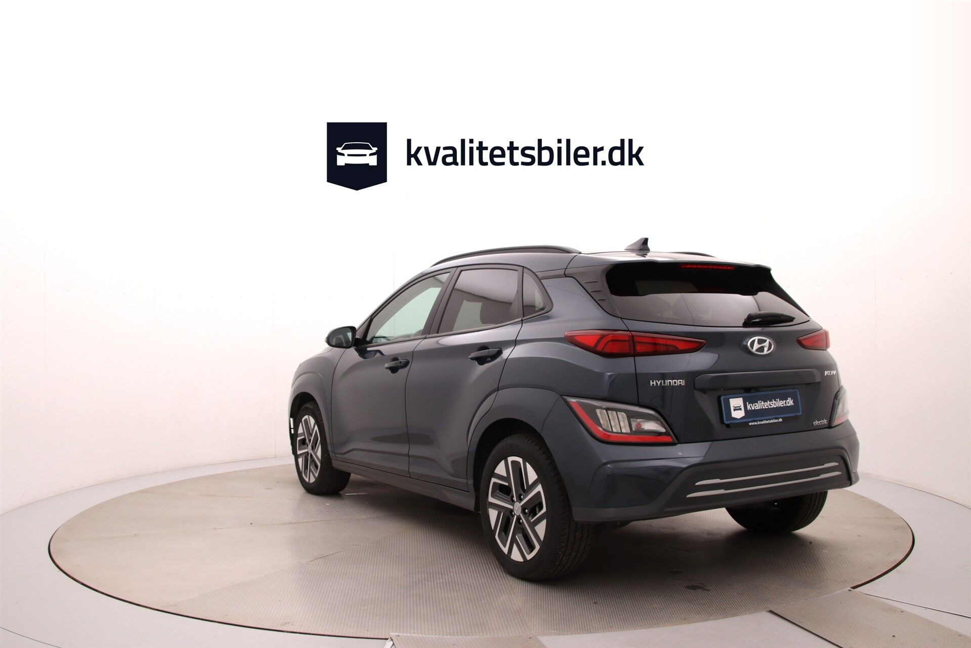 Grå Hyundai Kona fra 2023