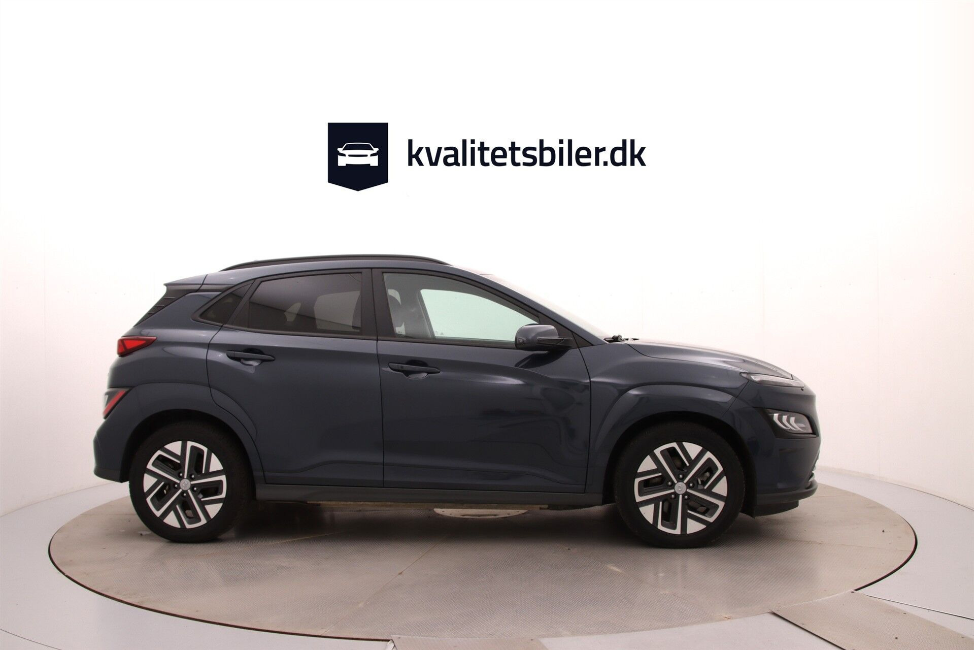 Grå Hyundai Kona fra 2023