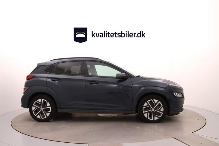 Grå Hyundai Kona fra 2023