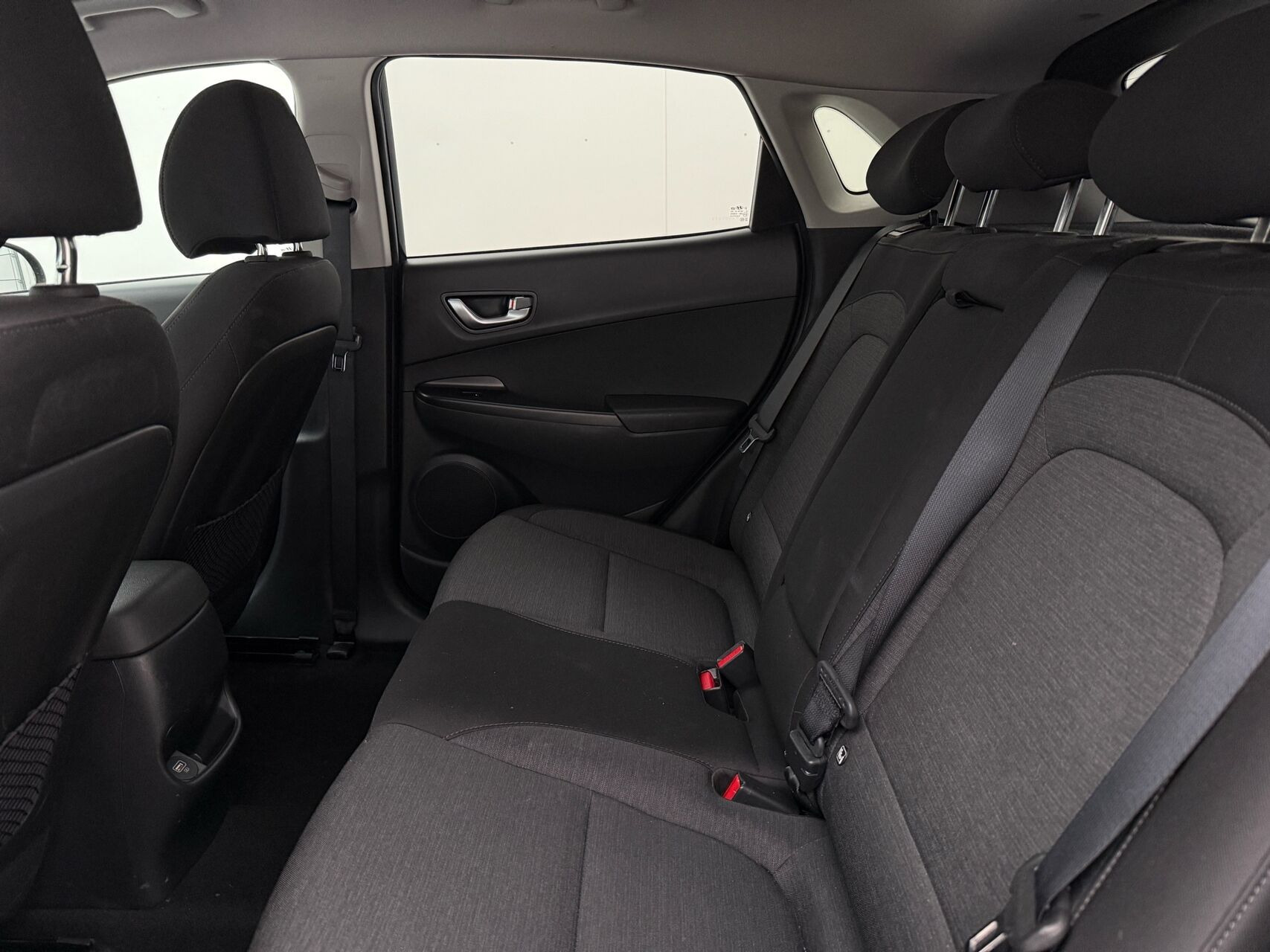Grå Hyundai Kona fra 2023