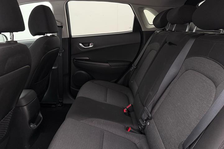 Grå Hyundai Kona fra 2023
