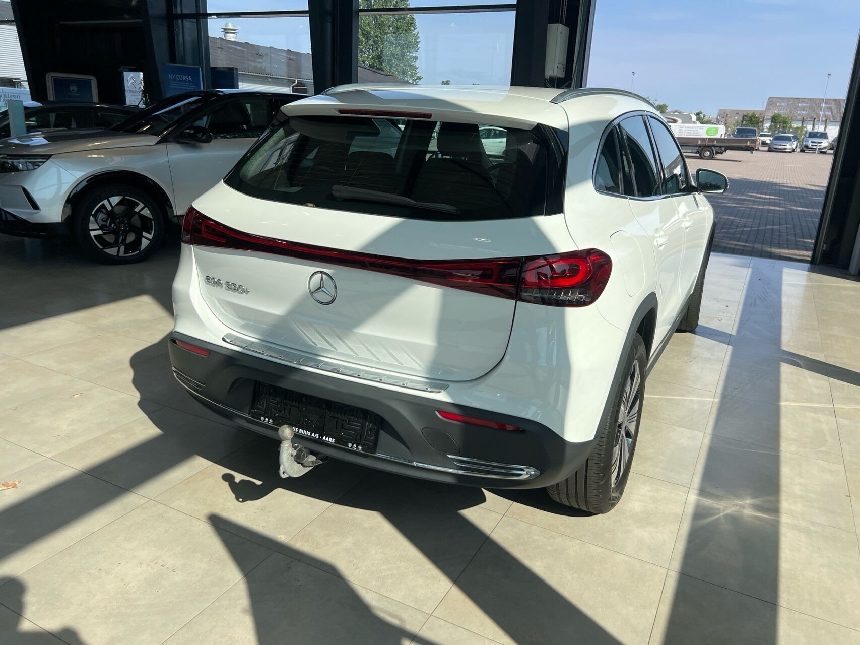 Hvid Mercedes EQA 250+ fra 2022