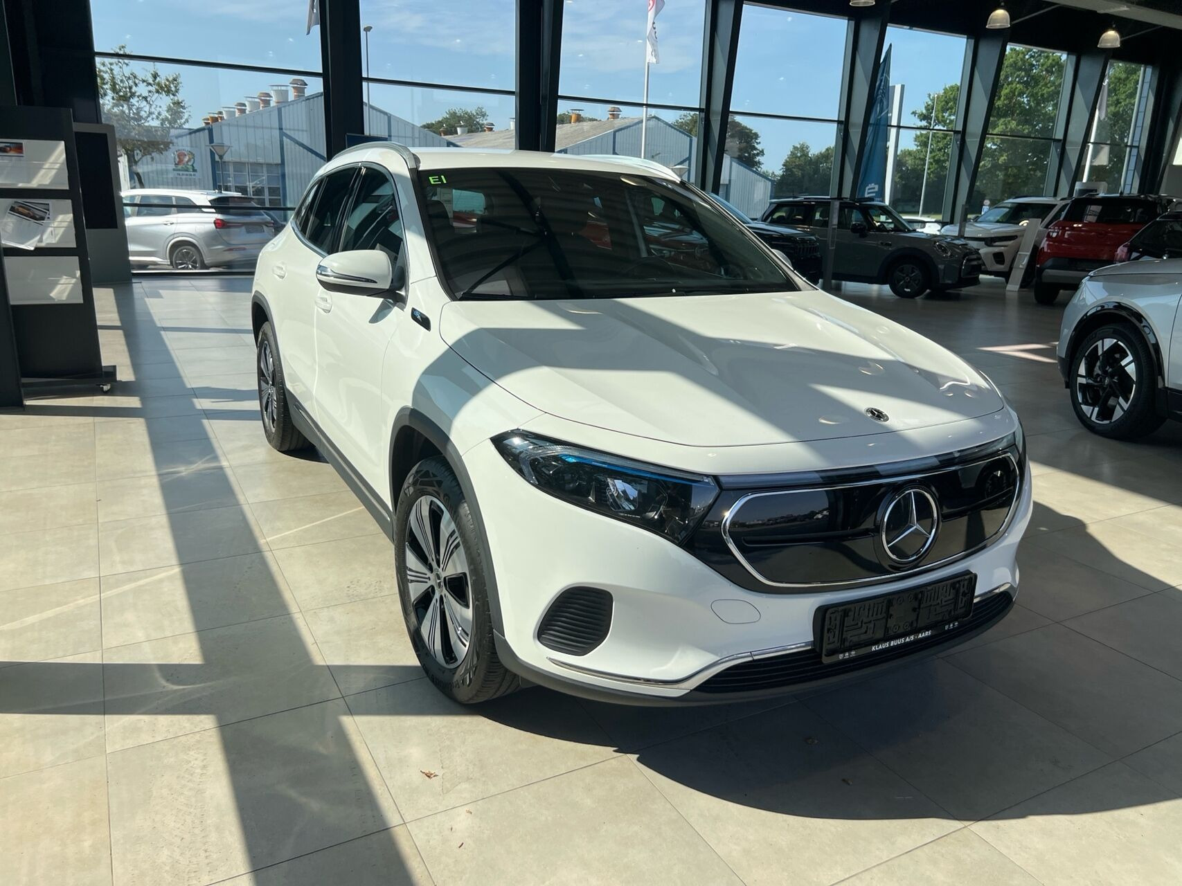 Hvid Mercedes EQA 250+ fra 2022