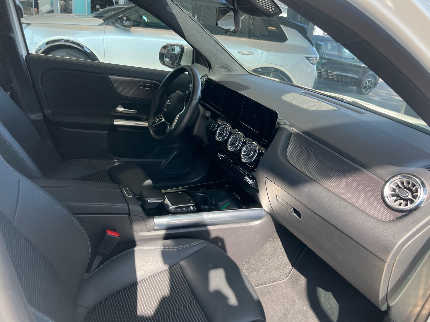 Hvid Mercedes EQA 250+ fra 2022