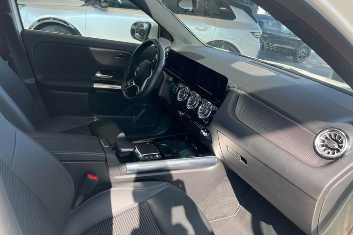 Hvid Mercedes EQA 250+ fra 2022