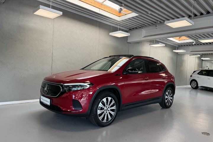 Rød Mercedes EQA 250 fra 2022