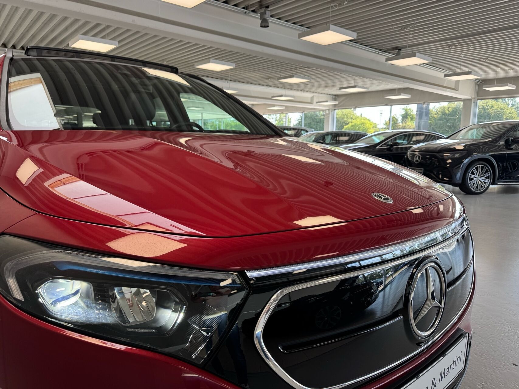 Rød Mercedes EQA 250 fra 2022