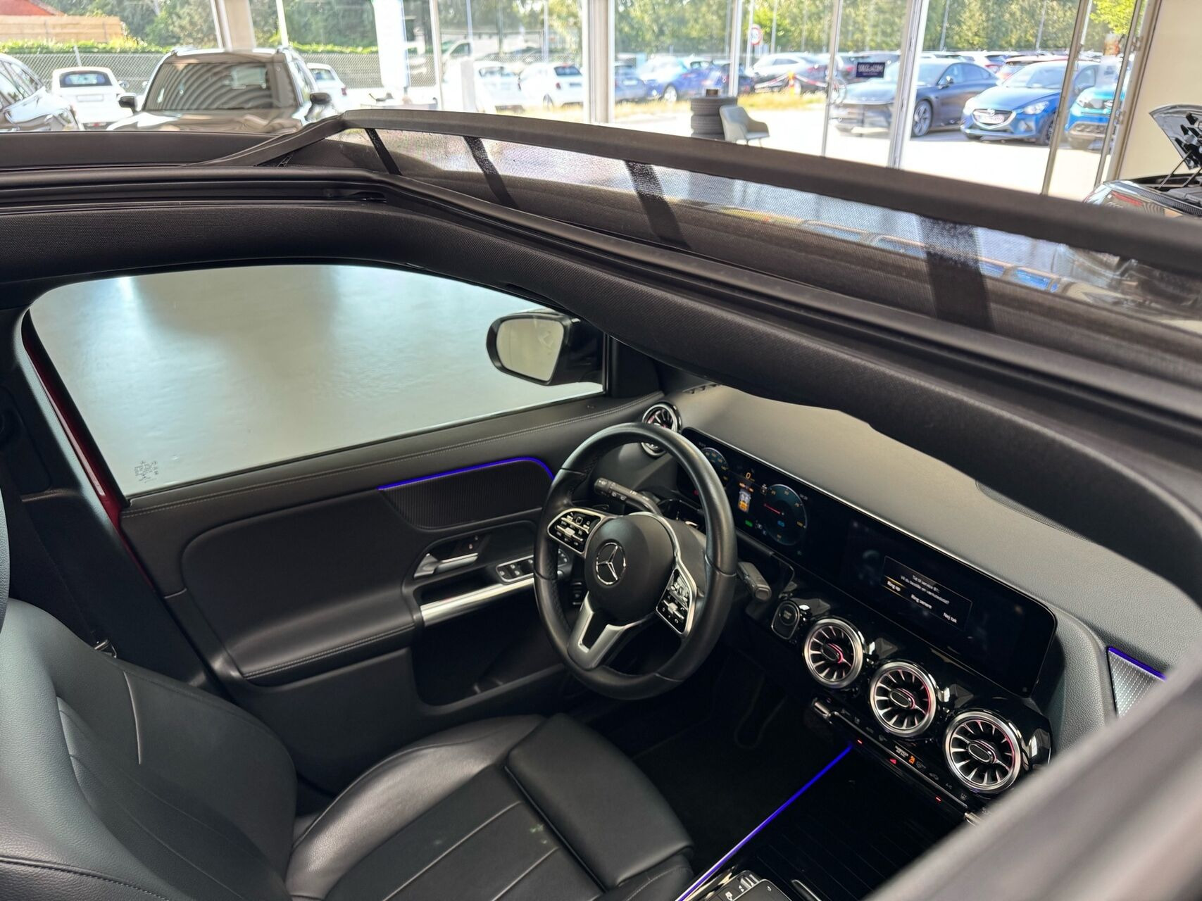 Rød Mercedes EQA 250 fra 2022