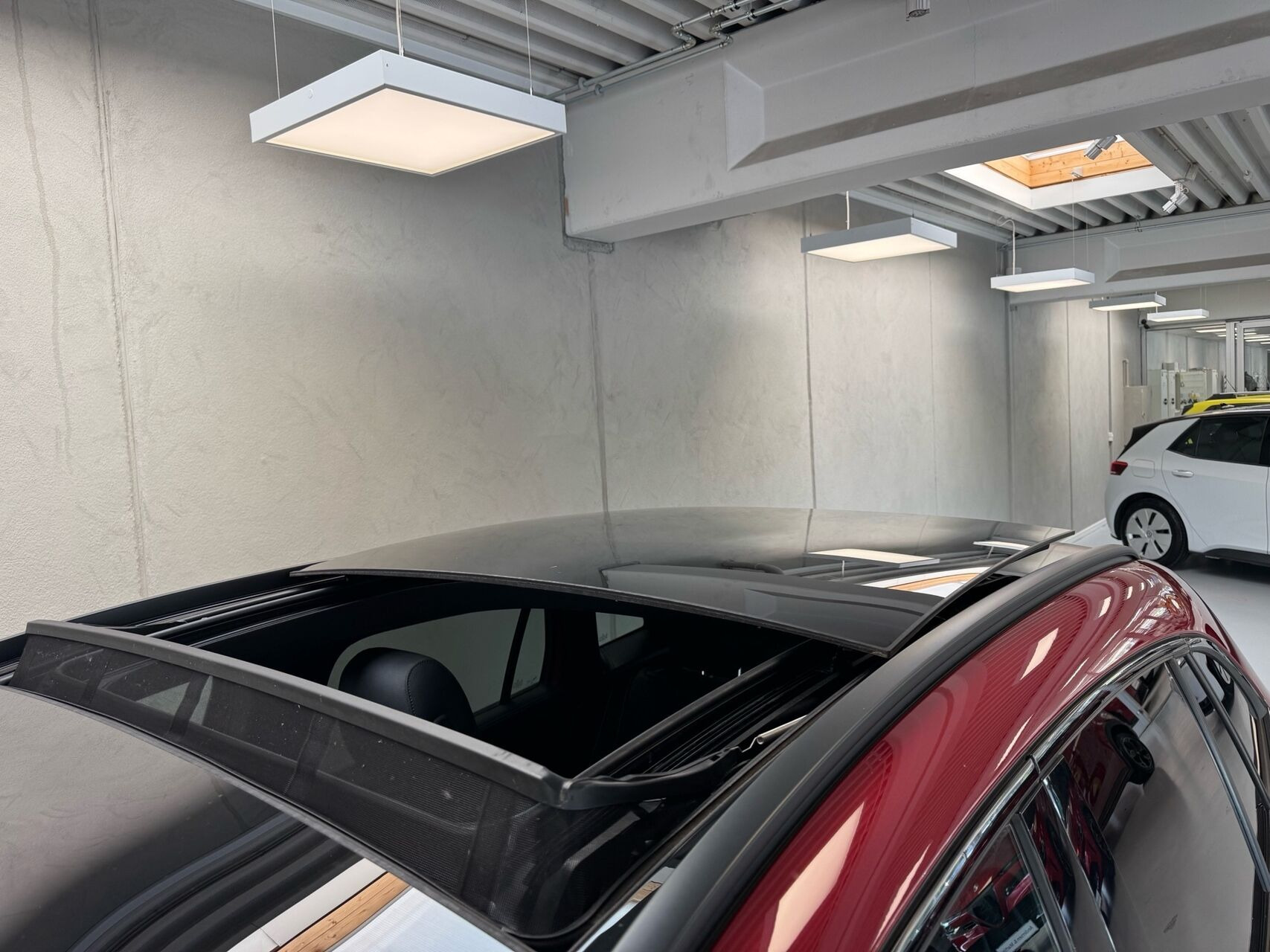 Rød Mercedes EQA 250 fra 2022