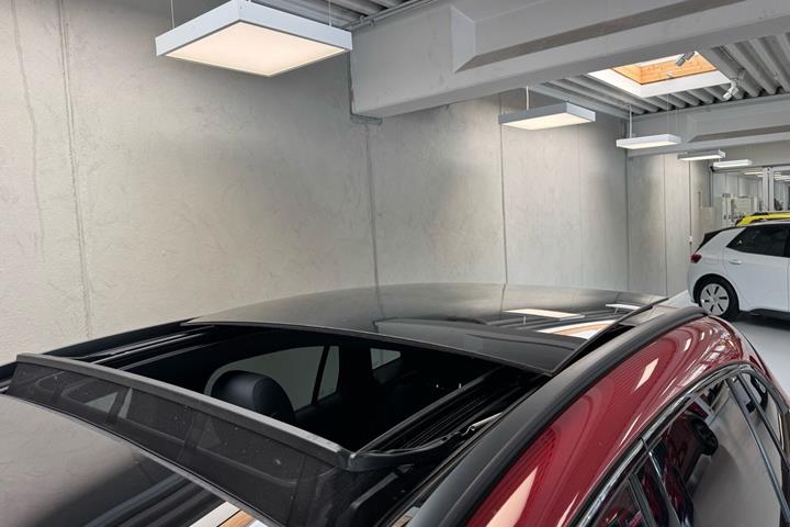 Rød Mercedes EQA 250 fra 2022