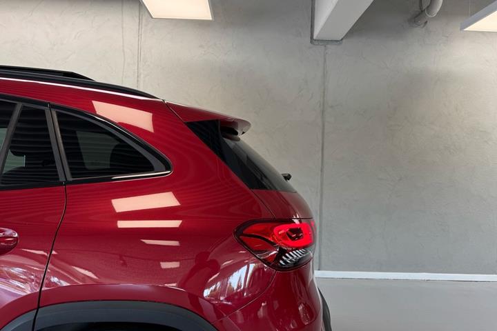 Rød Mercedes EQA 250 fra 2022
