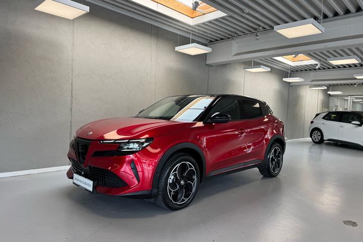 Rød Alfa Romeo Junior fra 2025