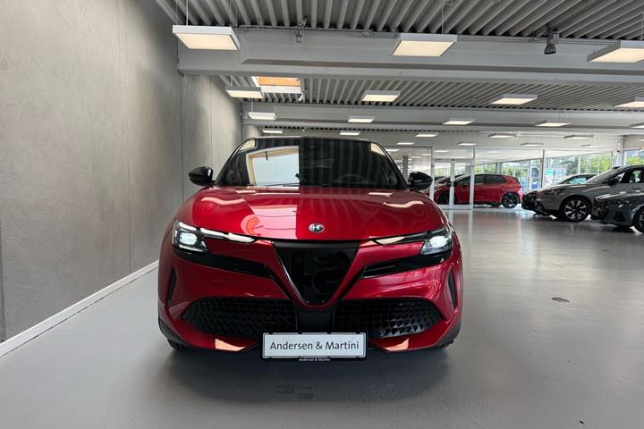 Rød Alfa Romeo Junior fra 2025