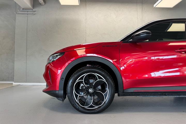 Rød Alfa Romeo Junior fra 2025